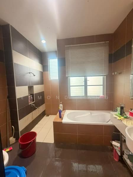 Rumah Berkembar untuk Dijual di Bandar Putra (Kulai) - Edmond Tang - Bathroom - PropertyGuru.com.my