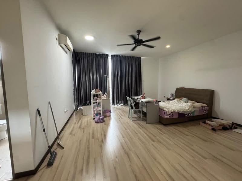 Rumah Teres 2-Tingkat untuk Disewa di Taman Mount Austin (Tebrau) - Ray Wong - Bedroom - PropertyGuru.com.my