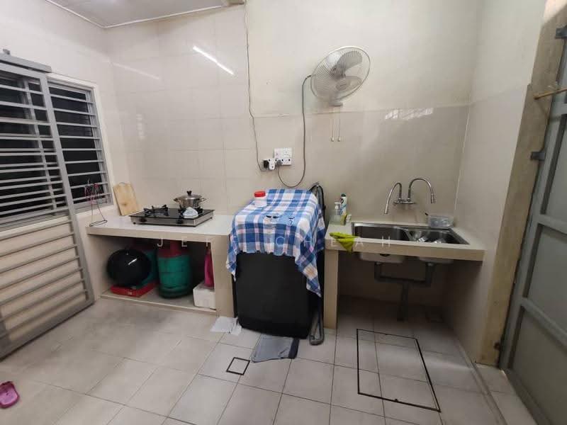 Rumah Teres 2-Tingkat untuk Dijual di Taman Pelangi Semenyih 2 (Semenyih) - Jeff Cheah - Kitchen - PropertyGuru.com.my