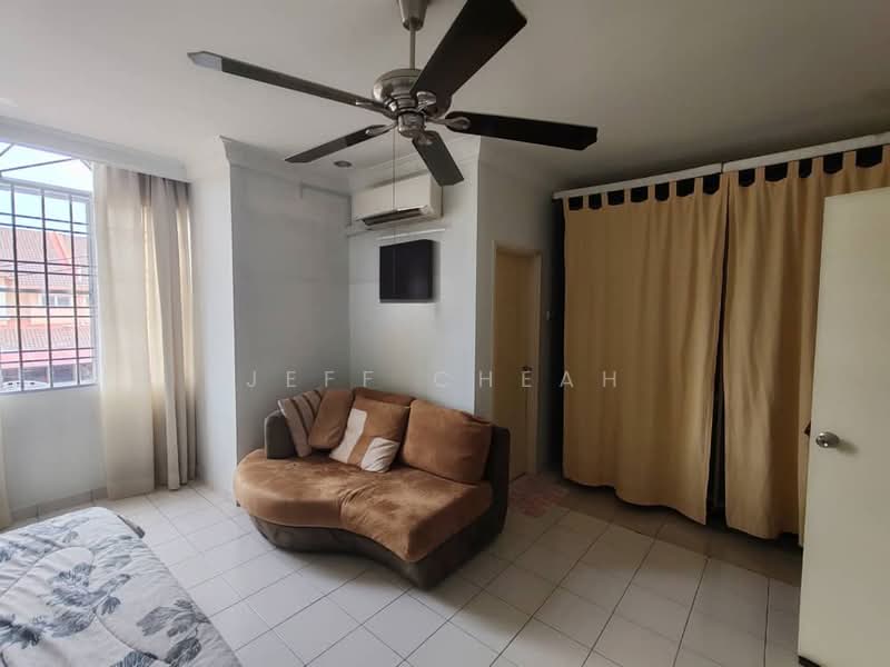 Rumah Teres 2-Tingkat untuk Dijual di Taman Pelangi Semenyih 2 (Semenyih) - Jeff Cheah - Living Room - PropertyGuru.com.my