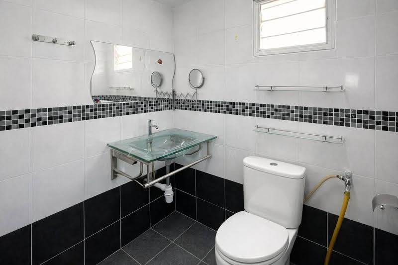 Rumah Teres 2-Tingkat untuk Dijual di Usj 11 (Subang Jaya) - Izzati Mat - Bathroom - PropertyGuru.com.my
