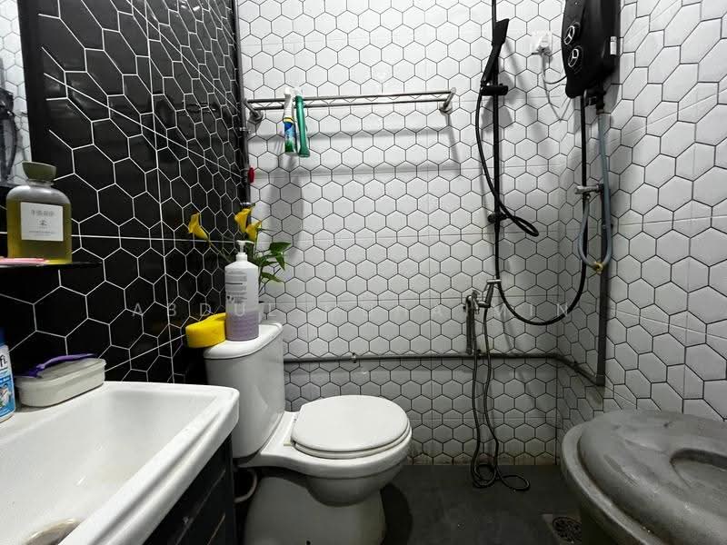 Bungalow House for Sale in Taman Kulim Utama (Kulim) - Abdul Muhaimin - Bathroom - PropertyGuru.com.my