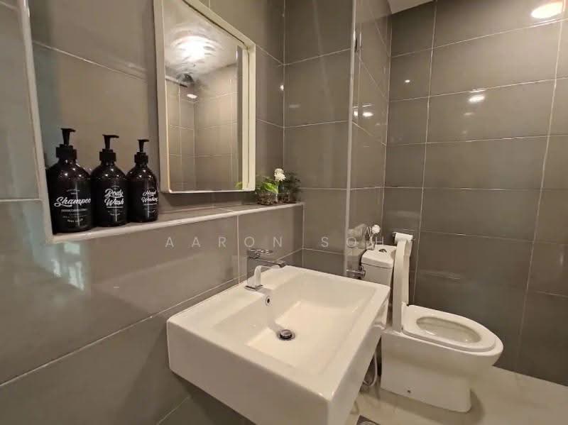Kediaman Servis untuk Dijual di Seiring Residensi - Aaron Soh - Bathroom - PropertyGuru.com.my