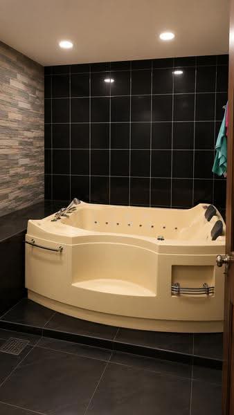 Rumah Teres 2-Tingkat untuk Disewa di Putra Heights (Subang Jaya) - Ethan Chong - Bathroom - PropertyGuru.com.my