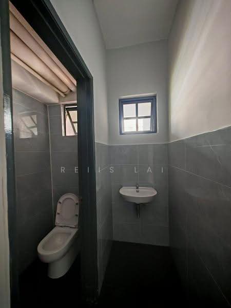 Shop / Office for Rent in Kelana Jaya (Petaling Jaya) - Reiis Lai - Bathroom - PropertyGuru.com.my