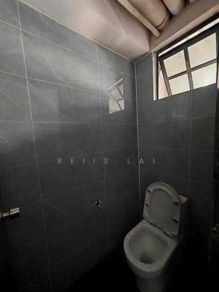Shop / Office for Rent in Kelana Jaya (Petaling Jaya) - Reiis Lai - Bathroom - PropertyGuru.com.my