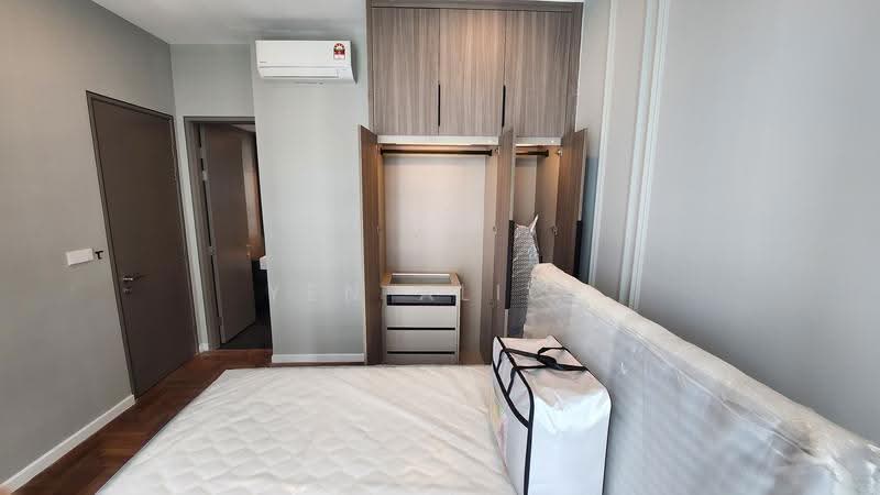 Service Residence for Sale at Bloomsvale Menara Vista Petaling - Yen Alice - Master Bedroom - PropertyGuru.com.my