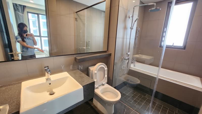 Service Residence for Sale at Bloomsvale Menara Vista Petaling - Yen Alice - Master Bathroom - PropertyGuru.com.my