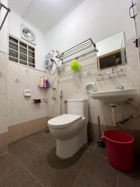 Rumah Teres untuk Dijual di Alam Damai (Cheras) - Camie Hoo - Bathroom - PropertyGuru.com.my
