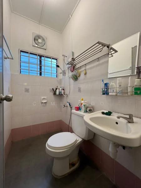 Rumah Teres untuk Dijual di Alam Damai (Cheras) - Camie Hoo - Bathroom - PropertyGuru.com.my
