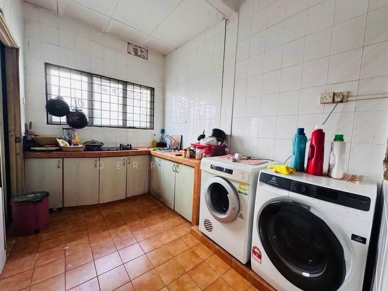 2-storey Terraced House for Sale in Bukit Jelutong (Shah Alam) - Derrick Ang - Kitchen - PropertyGuru.com.my
