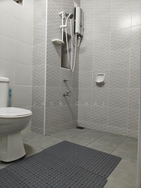 Apartment for Sale at Austin Suites (Permata Austin) - Jack Chai - Bathroom - PropertyGuru.com.my