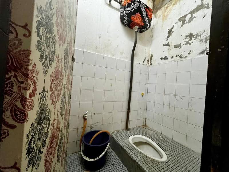Rumah Teres 1-Tingkat untuk Dijual di Taman Lembah Permai (Sungai Lalang) - Abdul Muhaimin - Bathroom - PropertyGuru.com.my