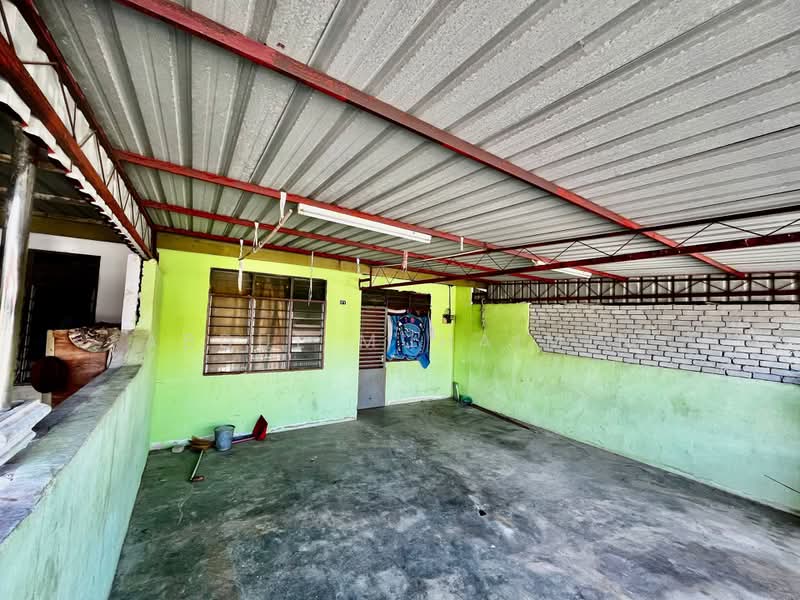 Rumah Teres 1-Tingkat untuk Dijual di Taman Lembah Permai (Sungai Lalang) - Abdul Muhaimin - Exterior - PropertyGuru.com.my