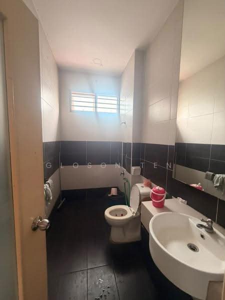 Semi-Detached House for Sale in Bandar Putra (Kulai) - Gloson Ten - Bathroom - PropertyGuru.com.my