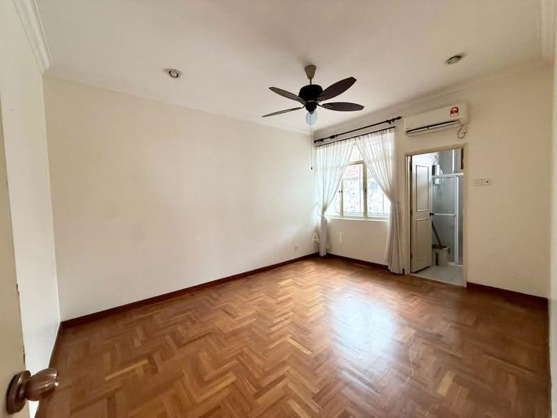 Semi-Detached House for Sale in Taman Impian Emas (Skudai) - Yik Tat - Bedroom - PropertyGuru.com.my