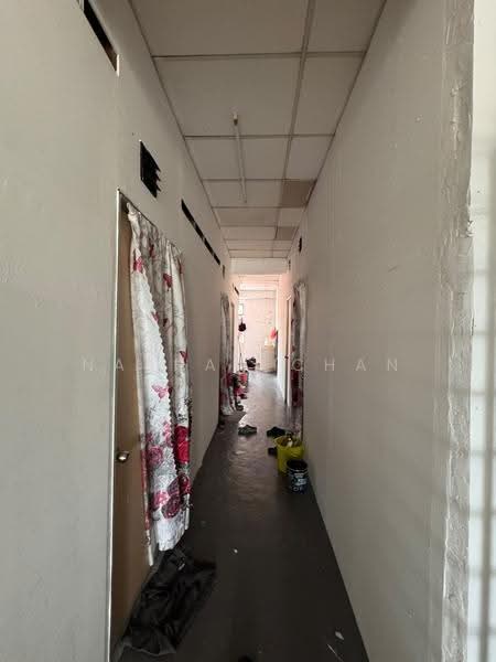 Shop / Office untuk Dijual di Taman Mawar (Pasir Gudang) - Nathan Chan - Corridor - PropertyGuru.com.my