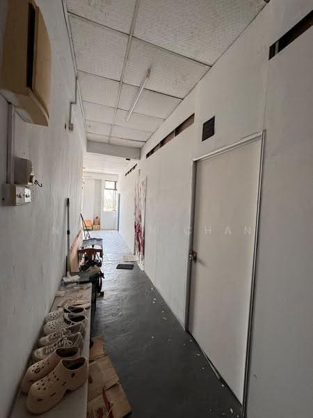 Shop / Office untuk Dijual di Taman Mawar (Pasir Gudang) - Nathan Chan - Corridor - PropertyGuru.com.my