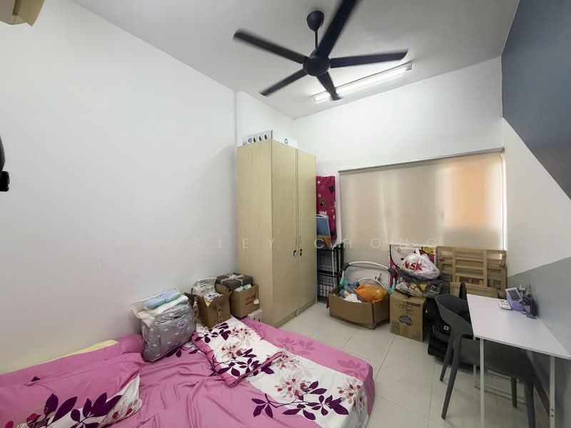 Kondominium untuk Dijual di Kampar Lake Campus - Presley Chong - Master Bedroom - PropertyGuru.com.my