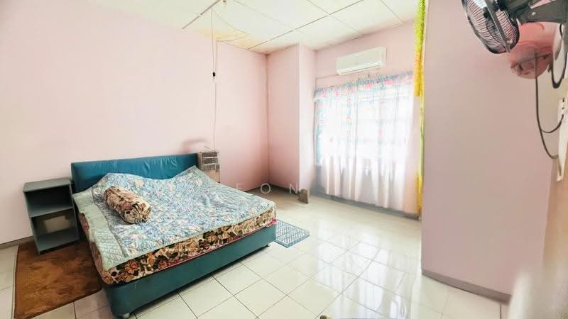 2-storey Terraced House for Sale in Taman Putri (Kulai) - Dareon Lim - Bedroom - PropertyGuru.com.my