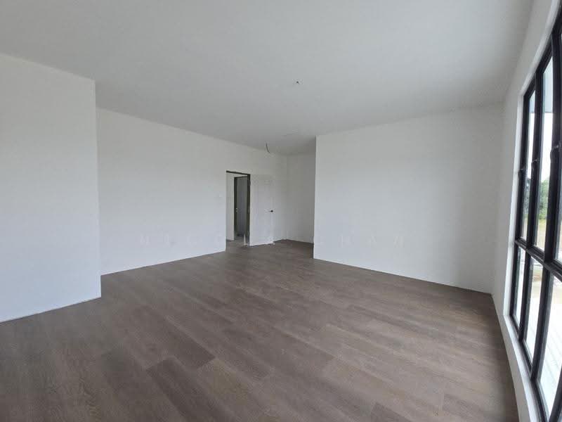 Rumah Teres 2-Tingkat untuk Dijual di Kuching (Sarawak) - Nicola Chan - Master bedroom with attached bathroom - PropertyGuru.com.my
