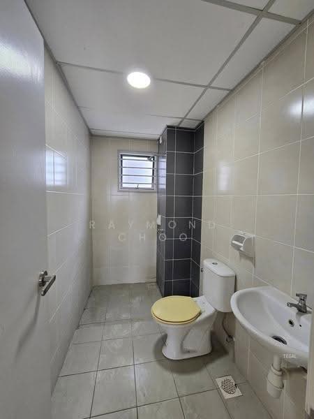 Pangsapuri untuk Dijual di Pangsapuri Seruling - Raymond Choo - Bathroom - PropertyGuru.com.my