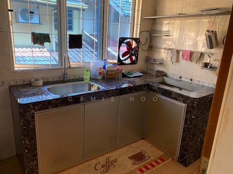 Rumah Teres untuk Dijual di Bandar Kinrara Seksyen 5 (Bandar Kinrara) - Camie Hoo - Kitchen - PropertyGuru.com.my