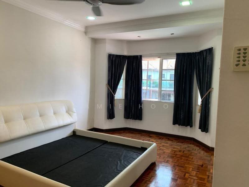 Rumah Teres untuk Dijual di Bandar Kinrara Seksyen 5 (Bandar Kinrara) - Camie Hoo - Bedroom - PropertyGuru.com.my