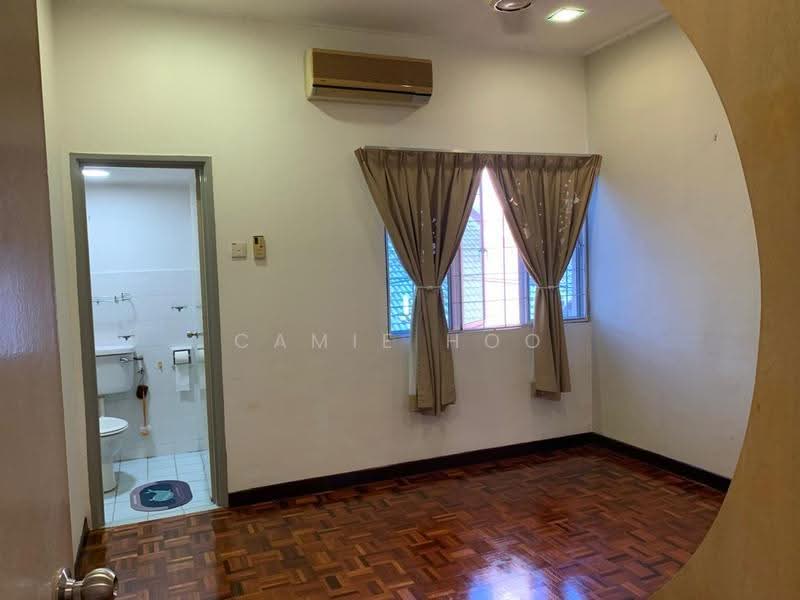 Rumah Teres untuk Dijual di Bandar Kinrara Seksyen 5 (Bandar Kinrara) - Camie Hoo - Bathroom - PropertyGuru.com.my