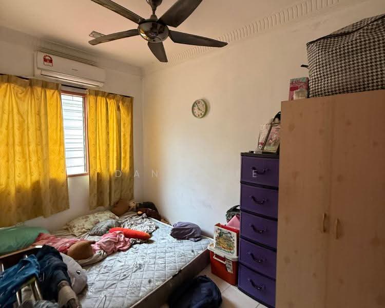 2-storey Terraced House for Sale in Lestari Putra (Seri Kembangan) - Danny Lee - Bedroom - PropertyGuru.com.my
