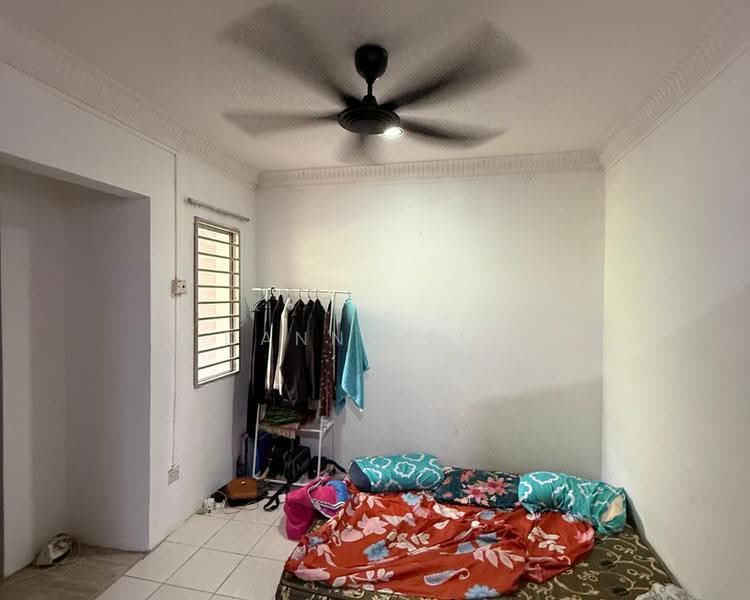2-storey Terraced House for Sale in Lestari Putra (Seri Kembangan) - Danny Lee - Bedroom - PropertyGuru.com.my
