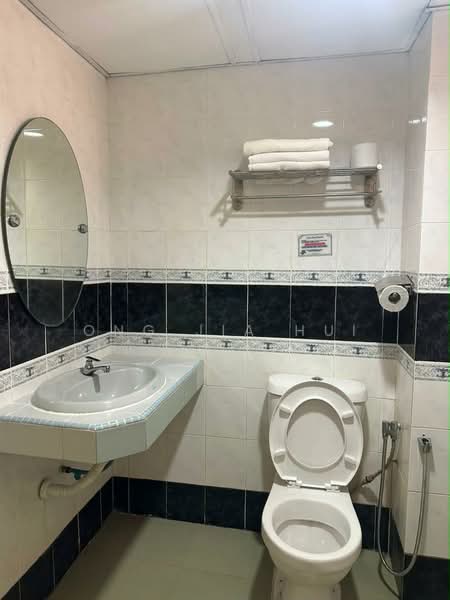 Pangsapuri untuk Dijual di Glory Beach Resort - Ong Jia Hui - Bathroom - PropertyGuru.com.my