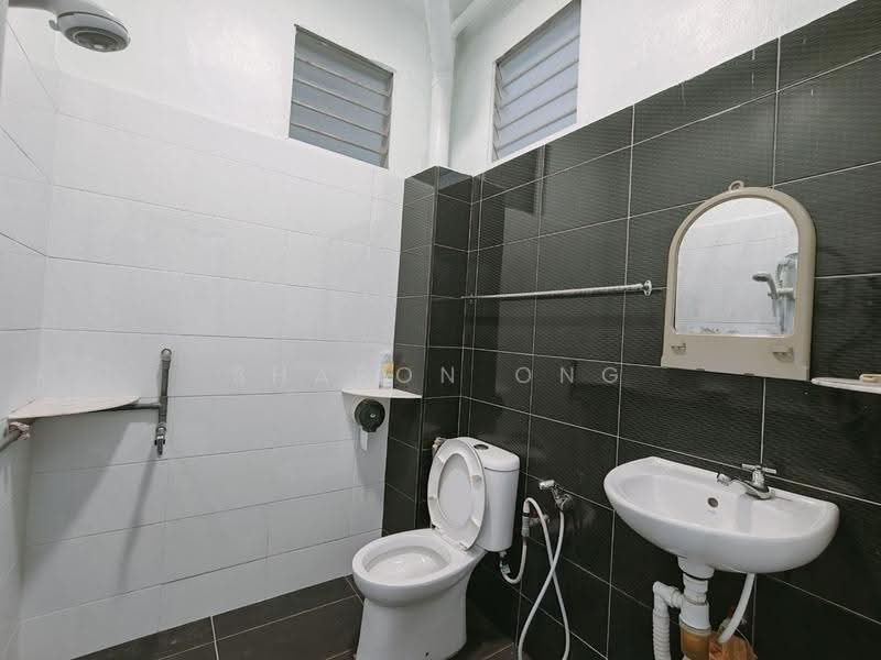 Rumah Teres 2-Tingkat untuk Dijual di Bandar Selesa Jaya (Skudai) - Sharon Ong - Bathroom - PropertyGuru.com.my
