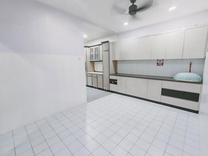 Rumah Teres 2-Tingkat untuk Dijual di Bandar Selesa Jaya (Skudai) - Sharon Ong - Kitchen - PropertyGuru.com.my