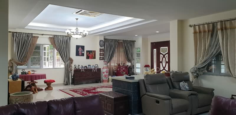 Bungalow House for Sale in Seri Kembangan (Selangor) - Camie Hoo - Living Room - PropertyGuru.com.my