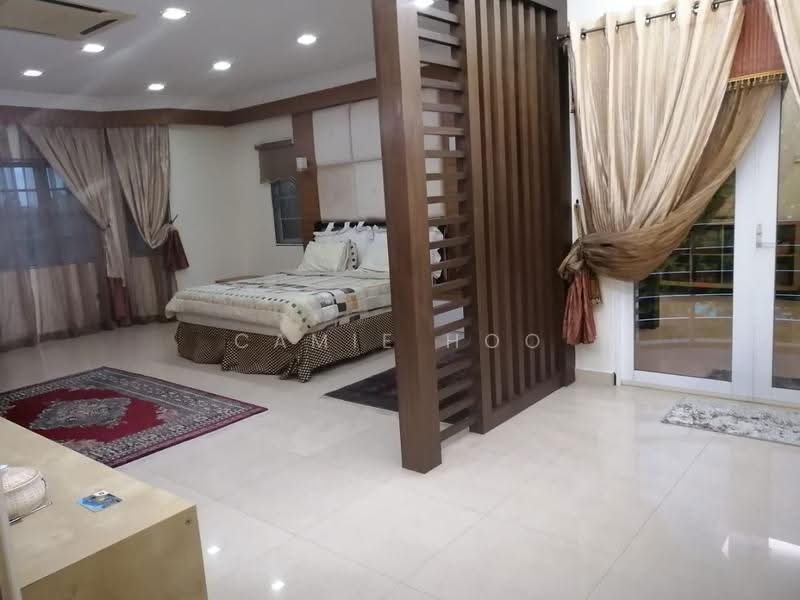 Bungalow House for Sale in Seri Kembangan (Selangor) - Camie Hoo - Bedroom - PropertyGuru.com.my