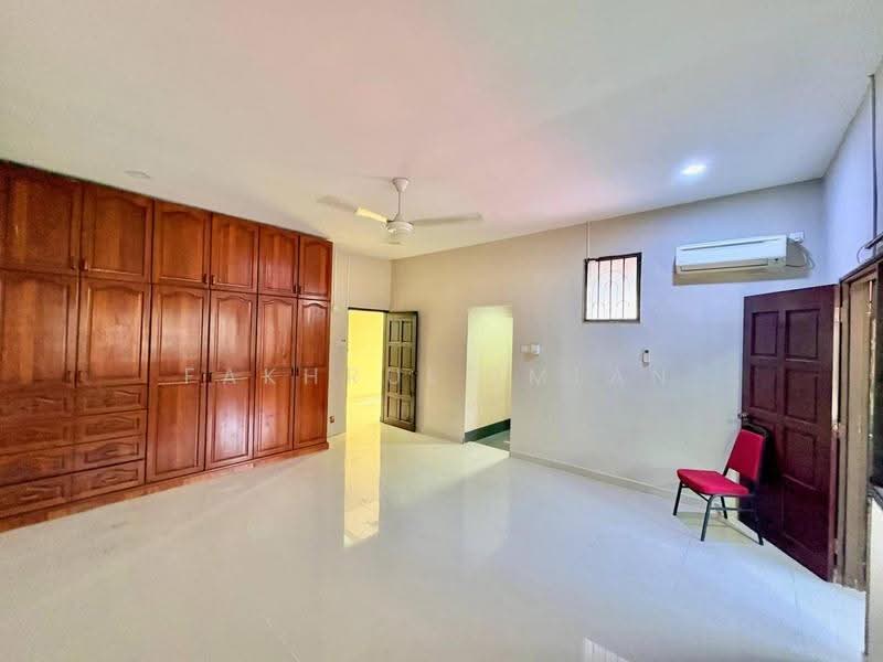 Semi-Detached House for Sale in Taman Johor Jaya (Johor Bahru) - Fakhrul Imlan - Bedroom - PropertyGuru.com.my
