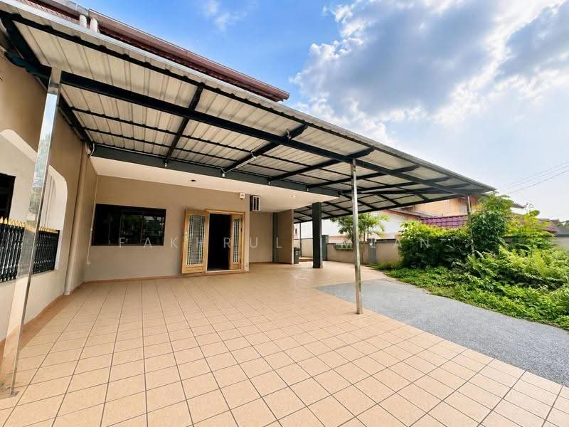 Semi-Detached House for Sale in Taman Johor Jaya (Johor Bahru) - Fakhrul Imlan - Exterior - PropertyGuru.com.my