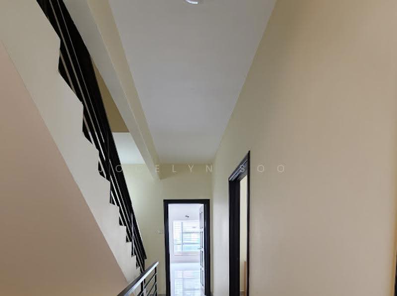 2.5-storey Terraced House for Sale in Jia Residences (Seri Kembangan) - Jocelyn Soo - Corridor - PropertyGuru.com.my