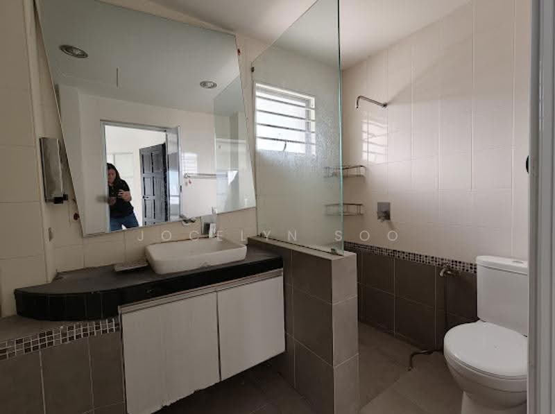2.5-storey Terraced House for Sale in Jia Residences (Seri Kembangan) - Jocelyn Soo - Bathroom - PropertyGuru.com.my