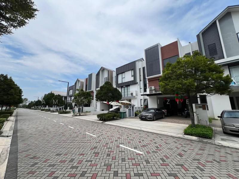 Rumah Teres 3-Tingkat untuk Dijual di Twentyfive7 (Tanjong Duabelas) - Amierul Hafizie - Exterior - PropertyGuru.com.my