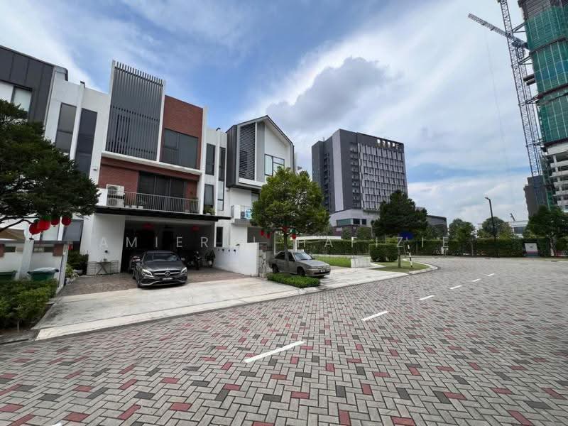 Rumah Teres 3-Tingkat untuk Dijual di Twentyfive7 (Tanjong Duabelas) - Amierul Hafizie - Exterior - PropertyGuru.com.my
