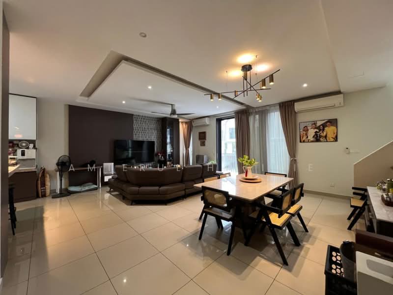 Rumah Teres 3-Tingkat untuk Dijual di Twentyfive7 (Tanjong Duabelas) - Amierul Hafizie - Living Room - PropertyGuru.com.my