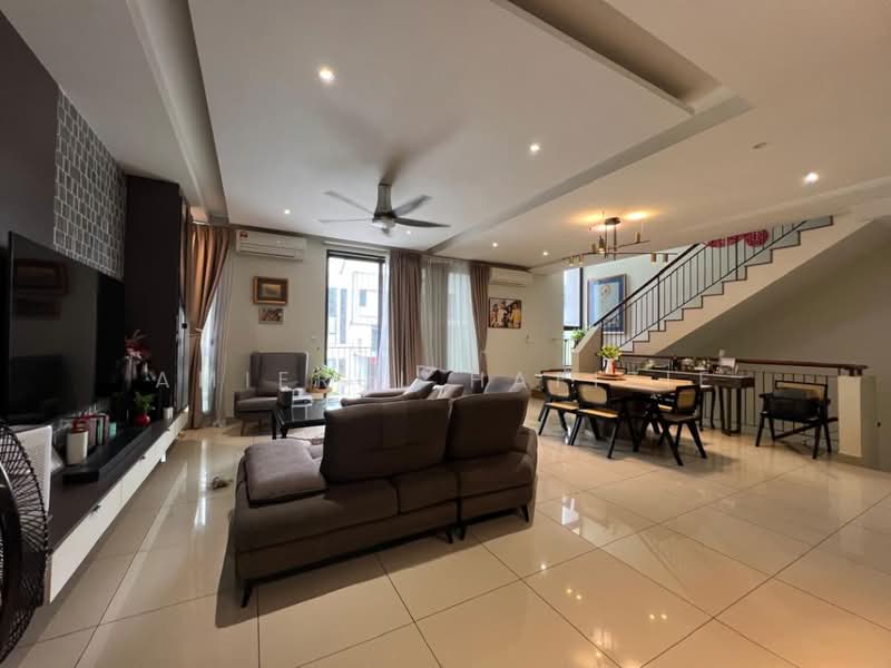 Rumah Teres 3-Tingkat untuk Dijual di Twentyfive7 (Tanjong Duabelas) - Amierul Hafizie - Living Room - PropertyGuru.com.my