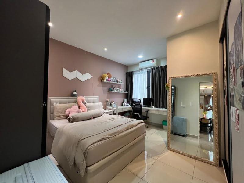 Rumah Teres 3-Tingkat untuk Dijual di Twentyfive7 (Tanjong Duabelas) - Amierul Hafizie - Bedroom - PropertyGuru.com.my