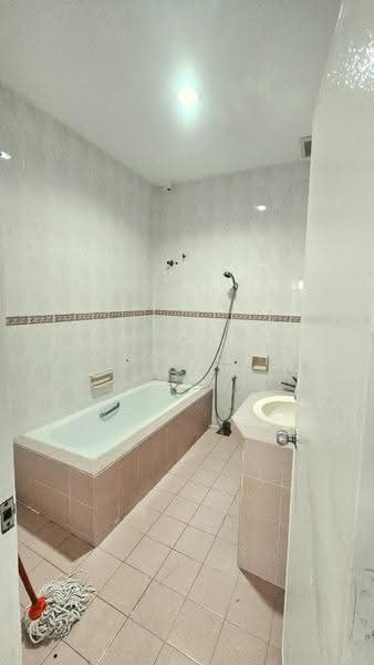 Rumah Teres 2-Tingkat untuk Disewa di SS18 (Subang Jaya) - Agnes Ang - Bathroom - PropertyGuru.com.my