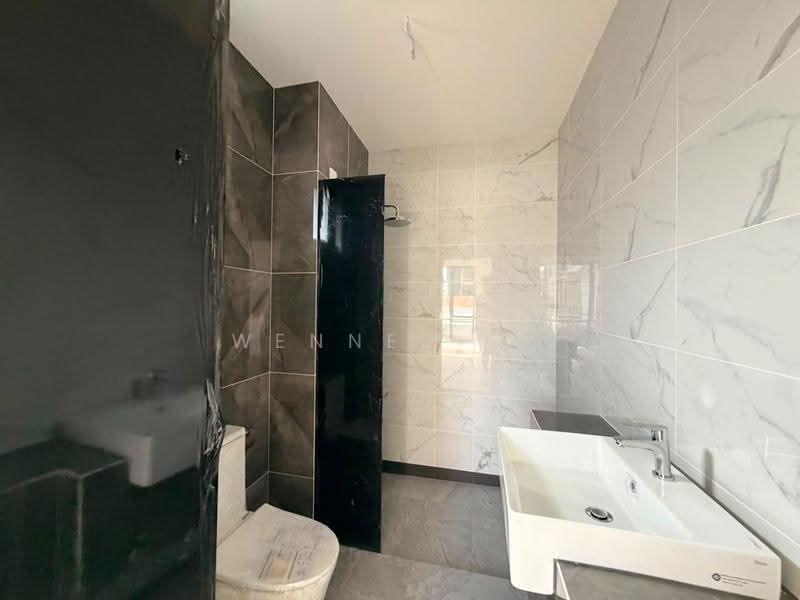 Semi-Detached House for Sale in Bandar Baru Uda (Johor Bahru) - Wennes Go - Bathroom - PropertyGuru.com.my