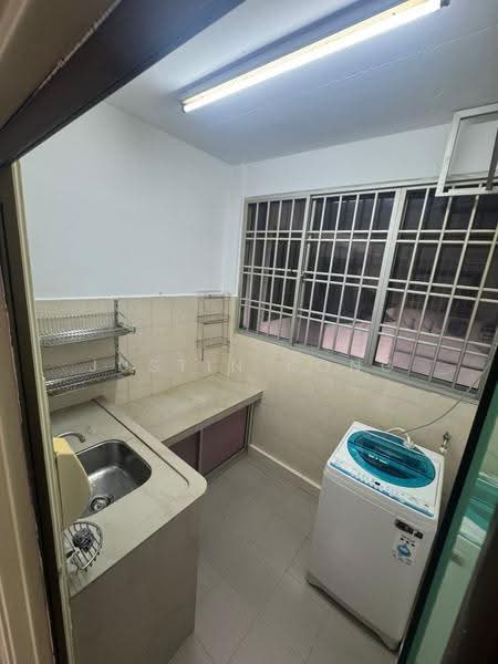 Pangsapuri untuk Dijual di Bayu Puteri 2 - Justin Kong - Kitchen - PropertyGuru.com.my