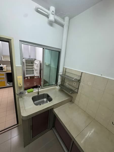 Pangsapuri untuk Dijual di Bayu Puteri 2 - Justin Kong - Kitchen - PropertyGuru.com.my