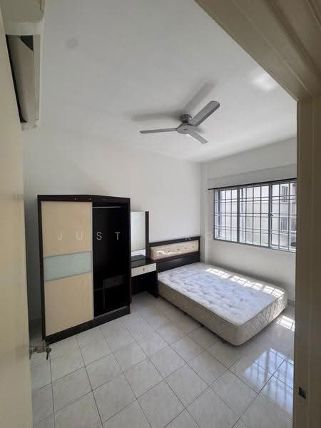 Pangsapuri untuk Dijual di Bayu Puteri 2 - Justin Kong - Bedroom - PropertyGuru.com.my